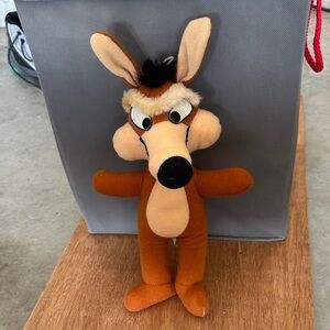 Vintage 1971 Warner Bros. Wile E. Coyote plush toy, made by Mighty Star.